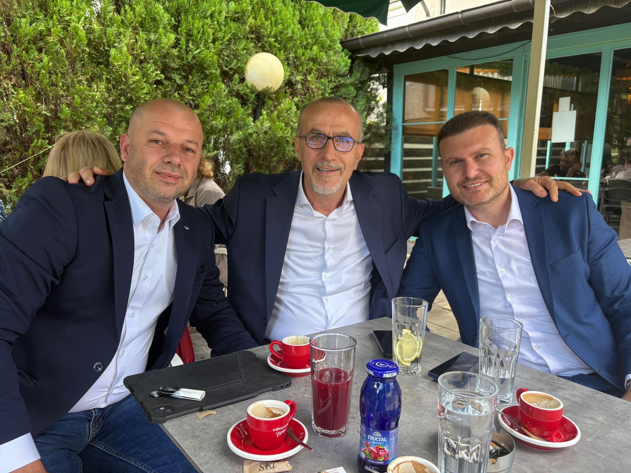 Takim me të rinj dhe mbështetës gjatë fushatës